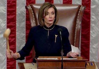 بيلوسي: ترامب مسئول عن سلوكه المتهور ولا يوجد أحد فوق القانون