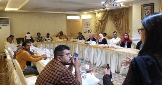 الصليب الأحمر ينظم ورشتي عمل بعدن حول القانون الدولي