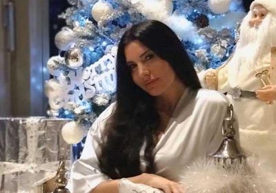 لاميتا فرنجية تحتفل بالكريسماس وتزين شجرة الميلاد (صور)