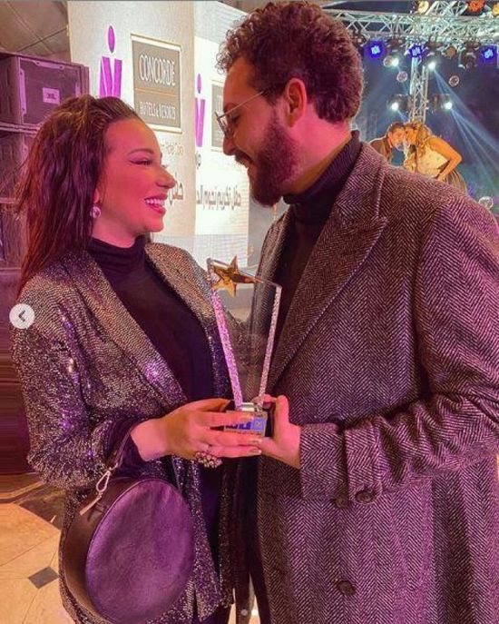 أسما شريف منير تهنئ زوجها بعد تكريمه بحفل قنوات النيل المتخصصة