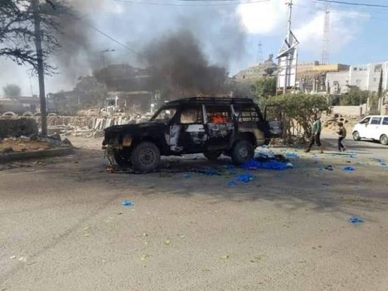 ابتزاز مليشيا الإخوان يدفع بائع قات لحرق سيارته في التربة