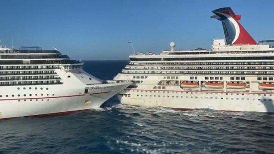  شاهد.. لقطات مثيرة لحظة اصطدام سفينتين بأحد موانئ المكسيك (فيديو)