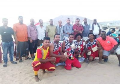 "الشعب" بطلا للكرة الشاطئية بمنافسات "حضرموت الرياضي" (صور)