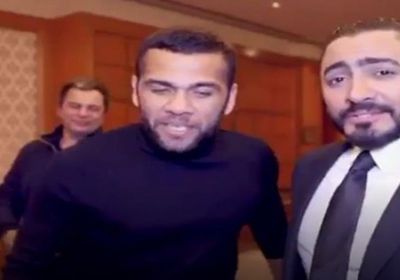 بالفيديو.. دانييل ألفيس يغني "حلو المكان" بصحبة تامر حسني