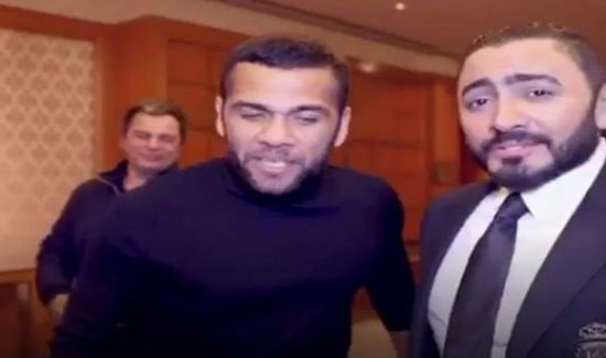 بالفيديو.. دانييل ألفيس يغني "حلو المكان" بصحبة تامر حسني