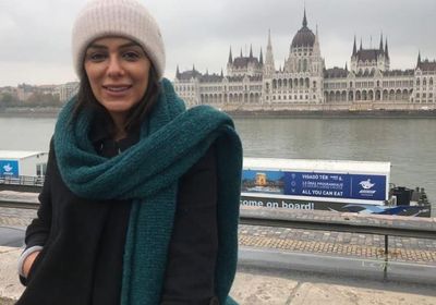 إنجي المقدم تشارك جمهورها بصور رحلتها في المجر 