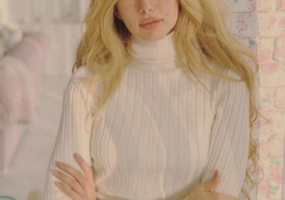 بالصور.. هنا الزاهد تعتمد البساطة في أحدث جلسة تصوير