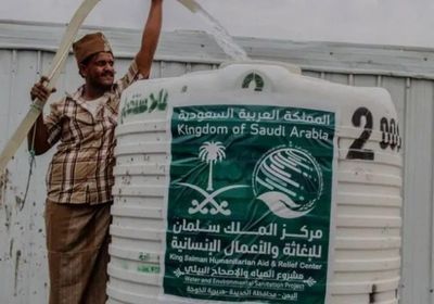 مركز الملك سلمان يزود الخوخة بكميات كبيرة من مياه الشرب