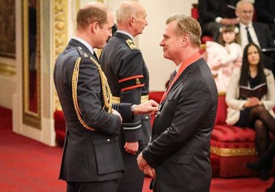 الأمير ويليام يمنح المخرج كريستوفر نولان القلادة الملكية البريطانية