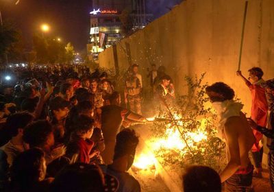 متظاهرون عراقيون يقطعون طرقًا رئيسية احتجاجًا على مرشح الحشد الشعبي لرئاسة الحكومة