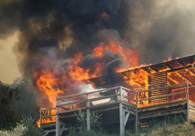 مصرع وإصابة 19 شخصًا في حريق بمبنى سكني بأمريكا