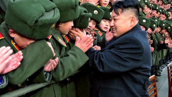 زعيم كوريا الشمالية يجتمع مع قادة الجيش لتعزيز القدرات العسكرية