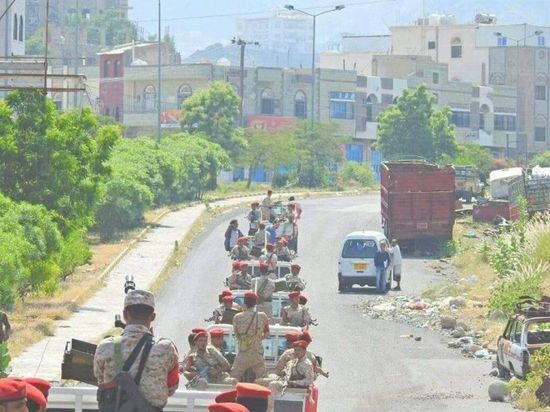 رغم خضوعه لهم.. تحركات إخوانية لمنع محافظ تعز من مزاولة عمله