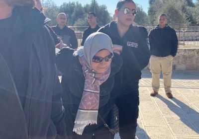 عشرات المستوطنين يقتحمون باحات "الأقصى" و الاحتلال يعتقل 4 فلسطينيات