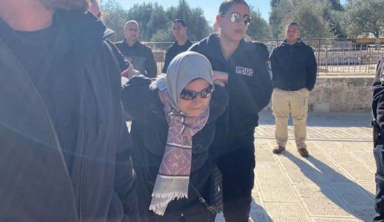 عشرات المستوطنين يقتحمون باحات "الأقصى" و الاحتلال يعتقل 4 فلسطينيات