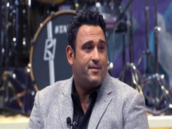 قبل عرضها في الرياض.. أكرم حسني يروج لمسرحية "عطل فني"