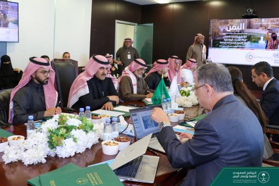 آل جابر يلتقي مسؤولة أممية لمناقشة سبل التعاون باليمن