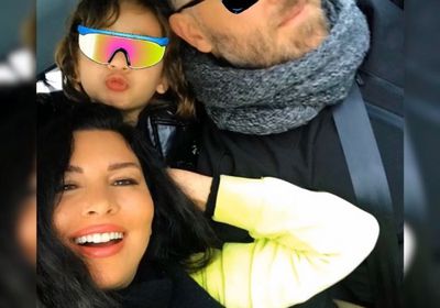 لاميتا فرنجية تنشر صورها مع نجلها وزوجها من رحلتها بفرنسا