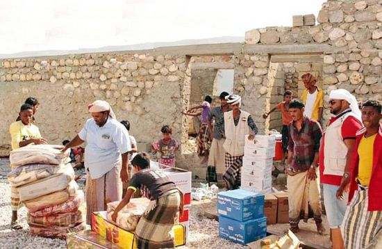 مساعدات إماراتية لصاحب منزل منكوب في سقطرى (صور)