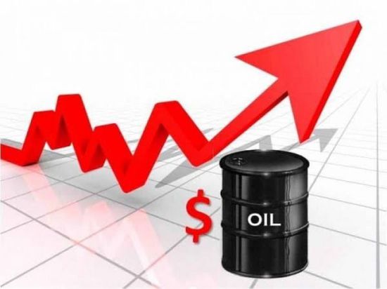 صعود النفط وسط تعاملات ضعيفة وانخفاض مخزونات الخام الأمريكية