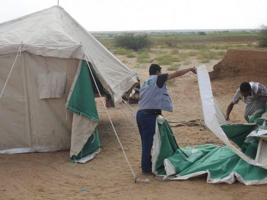 "سلمان للإغاثة" يوزع خياما لإيواء نازحي صعدة