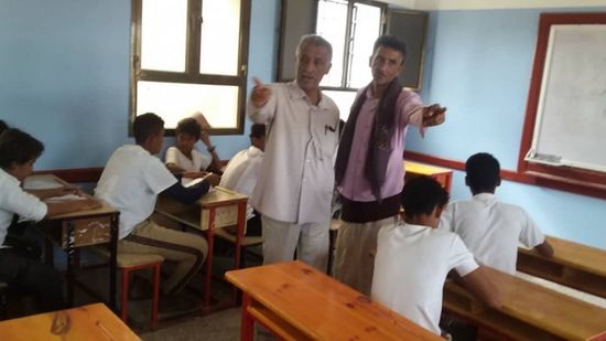 قيادات التعليم في خنفر تتفقد سير الامتحانات بمدارس المديرية (صور)