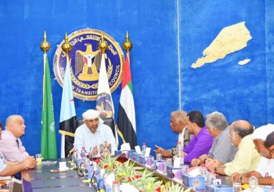 في لقاء مع مثقفي لحج..الزُبيدي: لابد من توعية الشباب بالقضايا الوطنية الهامة