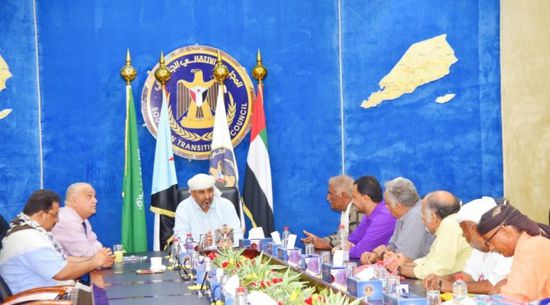 في لقاء مع مثقفي لحج..الزُبيدي: لابد من توعية الشباب بالقضايا الوطنية الهامة