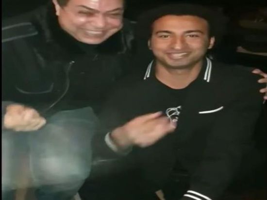 علي ربيع بصحبة حكيم في العرض الخاص لفيلم "الفلوس" (فيديو)