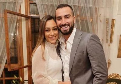 محمد الشرنوبي يحتفل مع خطيبته راندا رياض بالكريسماس (صور)