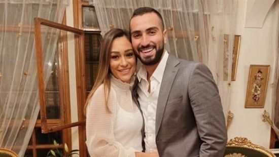 محمد الشرنوبي يحتفل مع خطيبته راندا رياض بالكريسماس (صور)