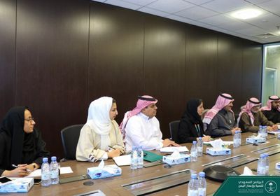 آل جابر يلتقي مدير جامعة عدن لبحث دعم الحركة التعليمية في اليمن