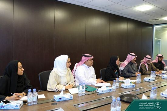 آل جابر يلتقي مدير جامعة عدن لبحث دعم الحركة التعليمية في اليمن