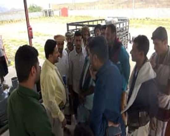 في جولة مفاجئة..مكتب صناعة لحج يتفقد محطات الغاز  في مديرية تين (صور)