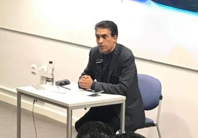 عند ذكر أصدقائه الشهداء من الجنوب.. "جازوليت" ينفجر باكيا في ندوة ببريطانيا (فيديو)