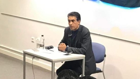 عند ذكر أصدقائه الشهداء من الجنوب.. "جازوليت" ينفجر باكيا في ندوة ببريطانيا (فيديو)