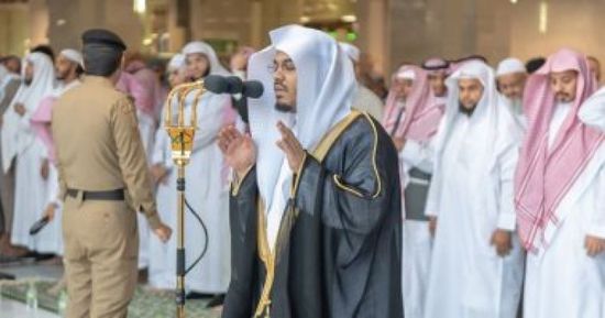 السعودية تصلي صلاة الكسوف فى المسجد الحرام 