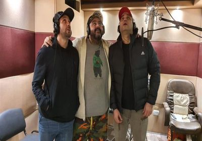 أكرم حسني وهشام ماجد وشيكو يسجلون أغاني مسرحية "عطل فني"