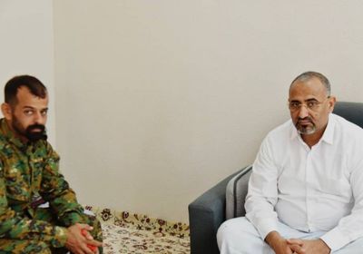 الرئيس الزُبيدي يناقش الأوضاع الأمنية بمديرية الشيخ عثمان