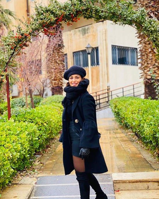 بالصور.. منة فضالي بإطلالة شتوية في أحدث جلسة تصوير في سوريا