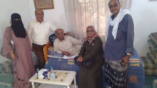 بعد إصابته بوعكة.. وفد الجمعية الوطنية يزور الفنان عطروش