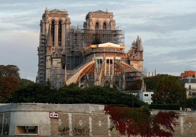 عميد كاتدرائية نوتردام: فرص انهيار المبنى التاريخي تصل إلى 50% 