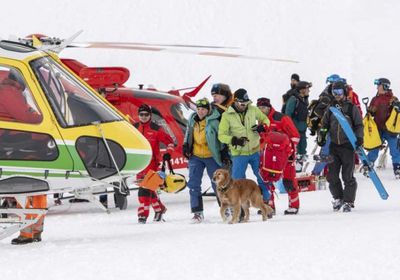 سويسرا.. إصابة ستة متزلجين في انهيار جليدي كبير