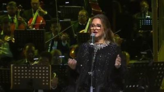 بعد غياب 30 سنة.. عزيزة جلال تتألق في حفل فني بالسعودية