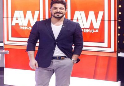 الإعلامي خليل إبراهيم يؤكد أخبار توقف برنامج "عرب وود"