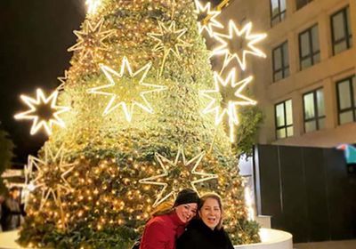 بوسي ونجلتها مي نور الشريف تحتفلان بالكريسماس (صور)