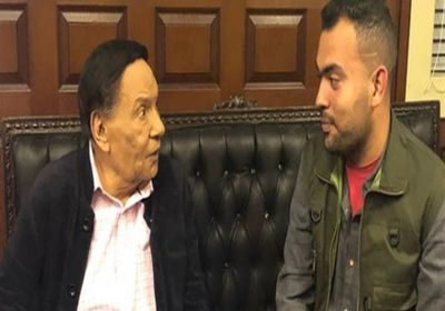 بالفيديو.. خالد عليش يحكي موقفًا كوميدًا جمعه بالزعيم عادل إمام