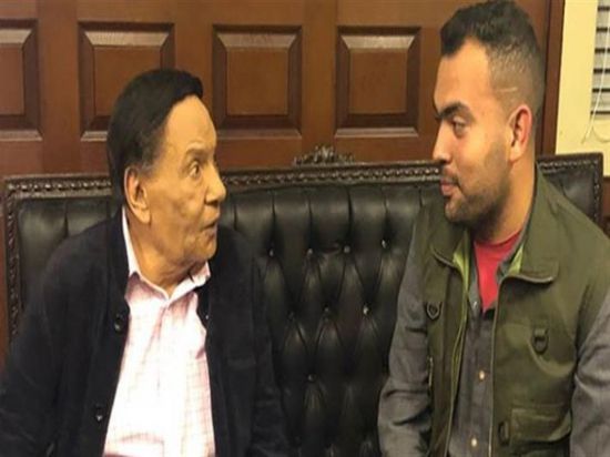 بالفيديو.. خالد عليش يحكي موقفًا كوميدًا جمعه بالزعيم عادل إمام