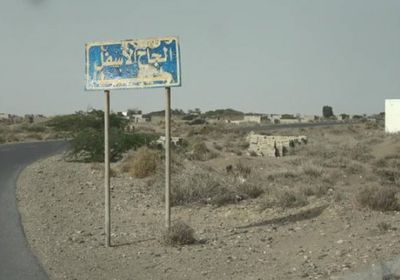 مليشيا الحوثي تضرب مساكن الجاح بمضادات الطائرات