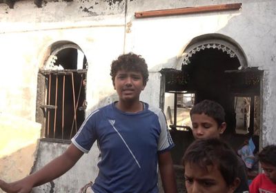 إجرام مليشيا الحوثي يدفع أهالي حي منظر للنزوح (فيديو)